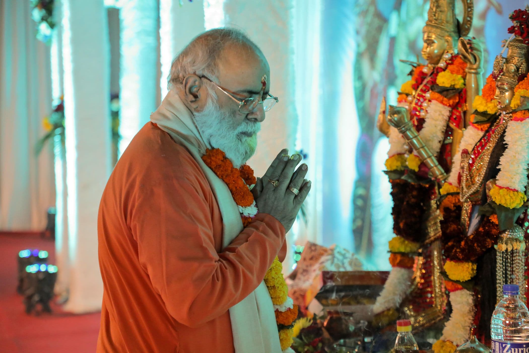 Gurudev Ji in namaskar before the sangat